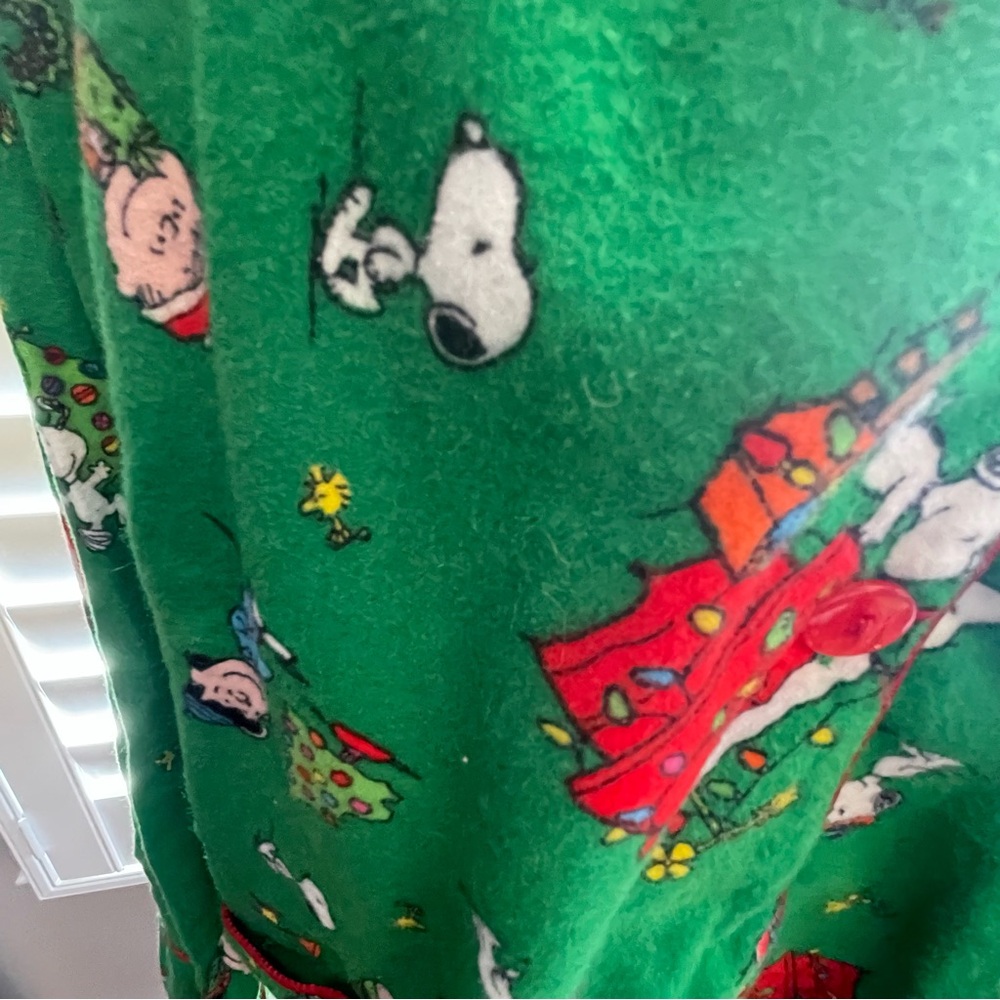Peanuts Festive Green Pajama Set - Picture 4 of 9